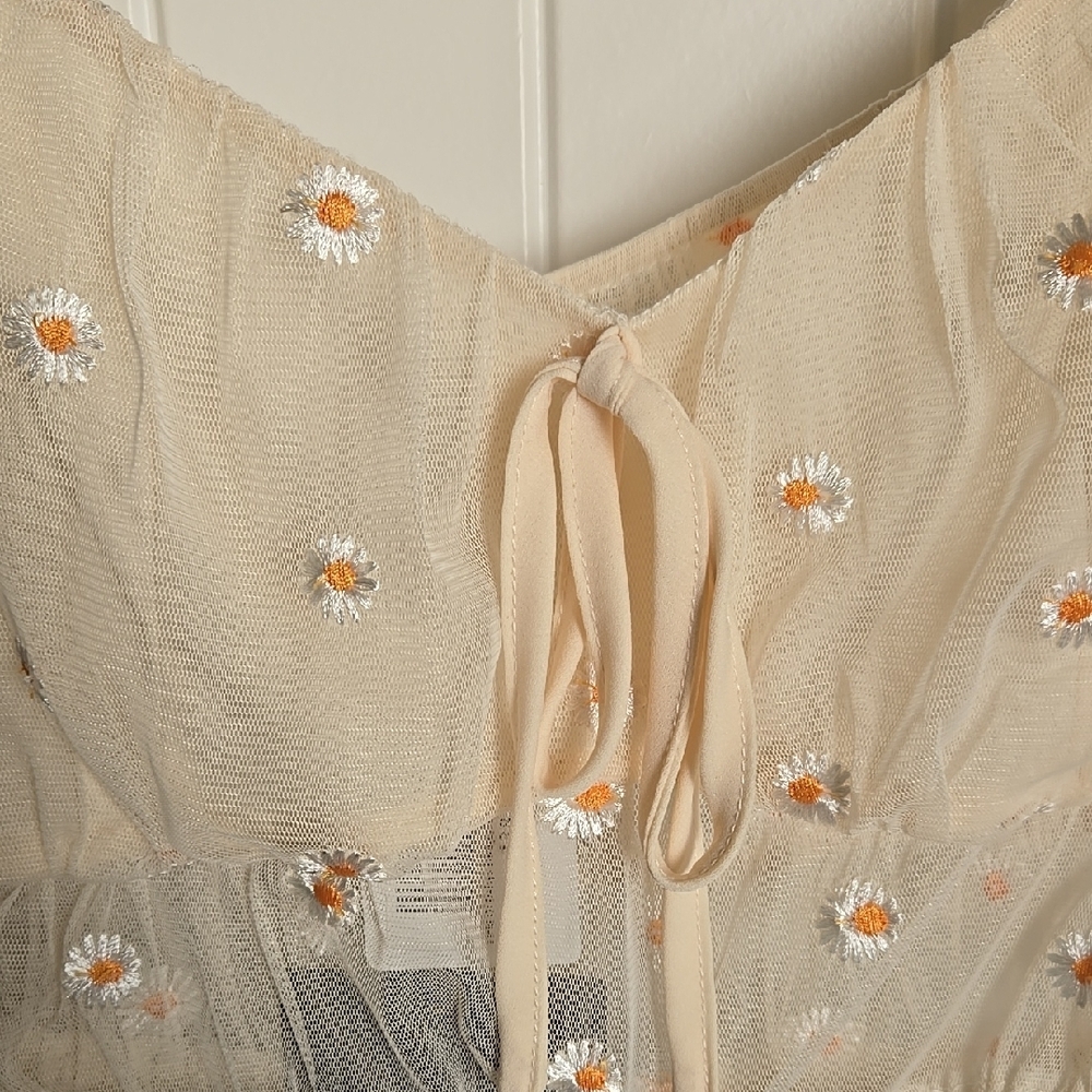 Le Lis Butter Yellow Puff Sleeve Daisy Embroidered Crop Top Off-Shoulder Sheer - Picture 3 of 7